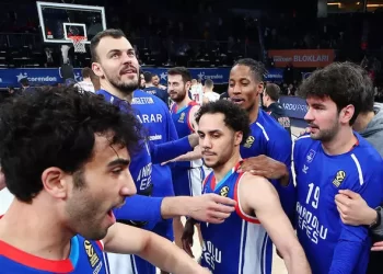 Anadolu Efes, Virtus Bologna’yı farklı yendi