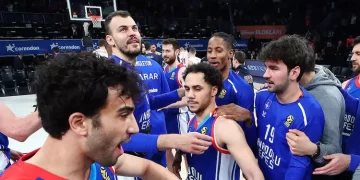 Anadolu Efes, Virtus Bologna’yı farklı yendi