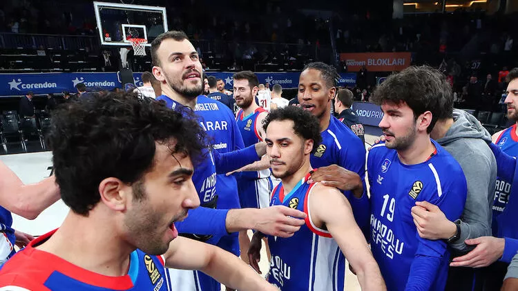 Anadolu Efes Virtus Bolognayi farkli yendi habermeydan