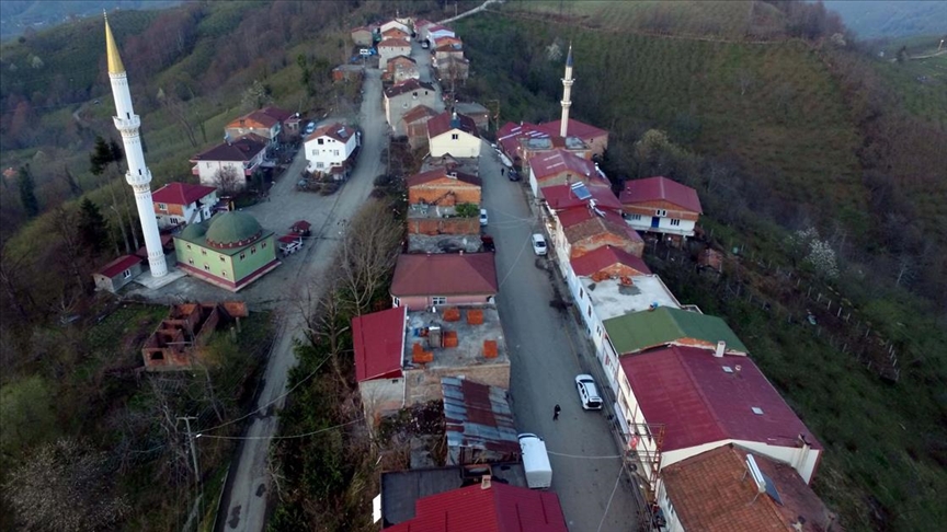 Ayni caddede uzerinde 2 dakika arayla iftar yapiyorlar Habermeydan