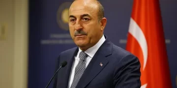 Bakan Çavuşoğlu iftarını depremzedelerle yaptı