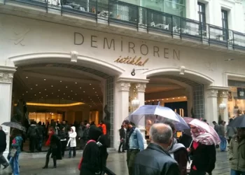 Demirören AVM el değiştirdi