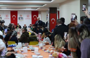 Erdogan depremzedelerle bulustu3 habermeydan