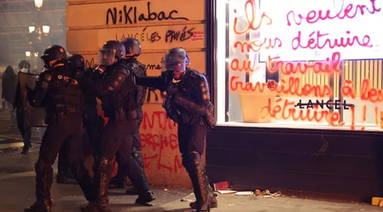 Fransada protestocular polisle catisti habermeydan