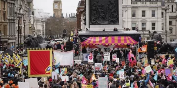 İngiltere’de binlerce çalışan grevde