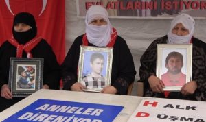 Kadinlar Gununde yuregi yanik anneler evlat nobetine devam etti1 Habermeydan