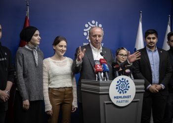 Muharrem İnce Cumhurbaşkanı adaylığı için 100 bin imzaya ulaştı