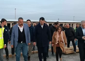 Bakan Murat Kurum, Gaziantep’te geçici barınma alanlarını inceledi
