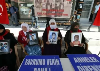 Muşlu aileler HDP önündeki eylemlerini sürdürdü