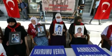 Muşlu aileler HDP önündeki eylemlerini sürdürdü