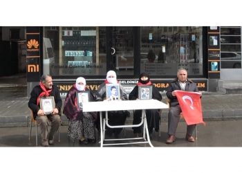 Muş’ta aileler fırtınaya rağmen evlat nöbetine devam etti