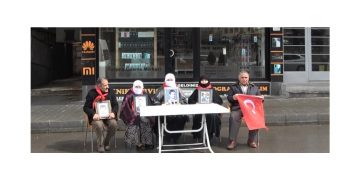 Muş’ta aileler fırtınaya rağmen evlat nöbetine devam etti