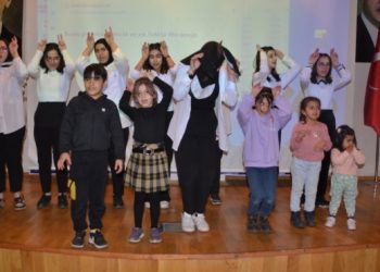 Muş’ta depremzede çocuklara yönelik moral programı düzenlendi