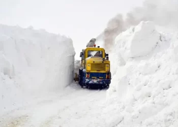 Muş’ta karda zorlu çalışma