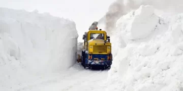 Muş’ta karda zorlu çalışma