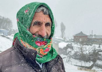 Muş’ta baharı beklerken lapa lapa kar yağdı