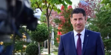Sinan Oğan 100 bin imzaya ulaşarak 4. Cumhurbaşkanı adayı oldu