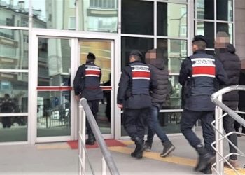 Sinop Boyabat’ta köy evinde hırsızlık yapan 2 şüpheli tutuklandı