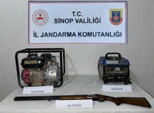 Sinop Boyabatta koy evinde hirsizlik yapan 2 supheli tutuklandi1 Habermeydan