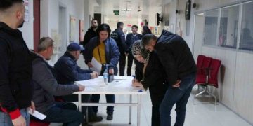 Sinop’ta EYT’li vatandaşlar emeklilik başvurusu için SGK’nın yolunu tuttu