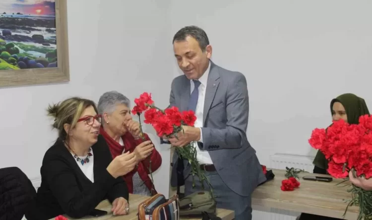 Sinopta depremzede kadinlara 8 Mart Dunya Kadinlar Gunu kutlamasi2 Habermeydan
