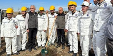 Tarım ve Orman Bakanı depremde ölen vatandaşların anısına fidan dikti