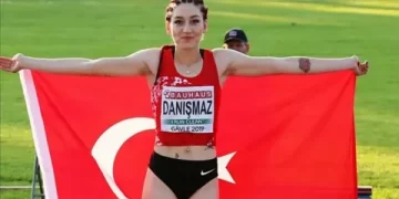 Üç adım atlamada Tuğba Danışmaz, Avrupa şampiyonu oldu