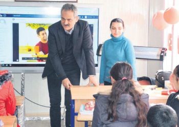 Deprem sebebiyle öğretmenlerin zorunlu çalışma yükümlülükleri 1 sene ertelendi