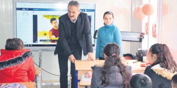 Deprem sebebiyle öğretmenlerin zorunlu çalışma yükümlülükleri 1 sene ertelendi