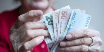 Emekliye maaş zammı yasalaştı