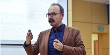 Emrah Safa Gürkan Kimdir? Hangi Okulda Ders Veriyor?