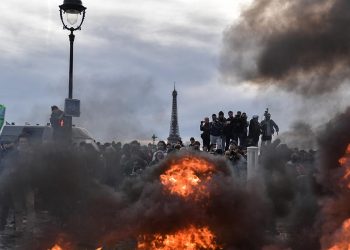 Fransa’da emeklilik isyanı büyüyor