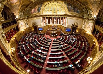 Emeklilik reformu Fransız Senatosu’nda onaylandı