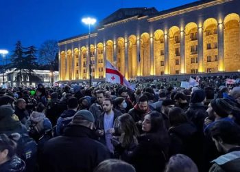 Gürcistan’ı karıştıran yasa geri çekildi