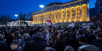 Gürcistan’ı karıştıran yasa geri çekildi