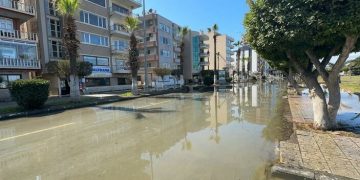 İskenderun’da kıyı ile deniz birbirine girdi