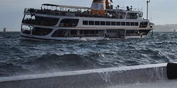 İstanbul’da lodos deniz ulaşımını aksattı