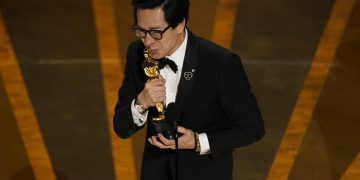 Ke Huy Quan Kimdir? Oscar Kazandığı Konuşmada Ne Söyledi?