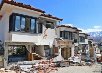 Malatya’da lüks villalar yerle bir oldu