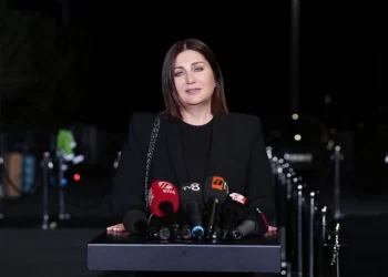 Sibel Can, Azerbaycan konserini depremzedelere bağışladı