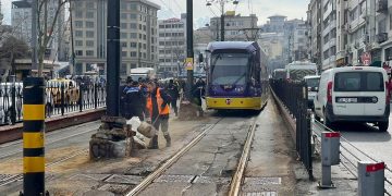 Sirkeci’de tramvay raydan çıktı
