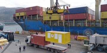 Katar’dan gönderilen 522 yaşam konteyneri İskenderun Limanı’na yanaştı