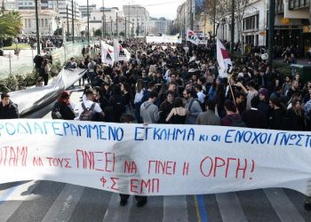 Tren kazası Yunanistan’ı ayağa kaldırdı