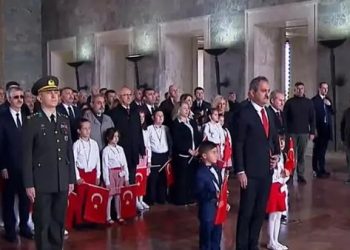 23 Nisan’da Anıtkabir’e ziyaretçi akını