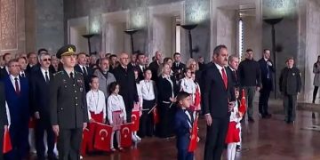 23 Nisan’da Anıtkabir’e ziyaretçi akını