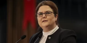Aile ve Sosyal Hizmetler Bakanı Derya Yanık, 2431 personel alınacağını duyurdu