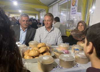 ABD Ankara Büyükelçisi depremzedelerle iftar yaptı