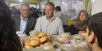 ABD Ankara Büyükelçisi depremzedelerle iftar yaptı