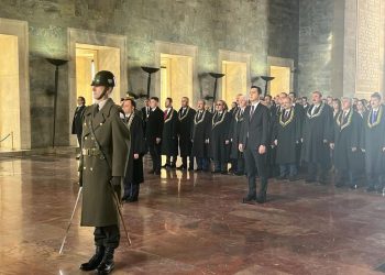 AYM heyeti Anıtkabir’i ziyaret etti