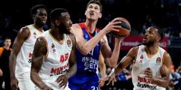 Anadolu Efes, sezonu galibiyetle kapattı